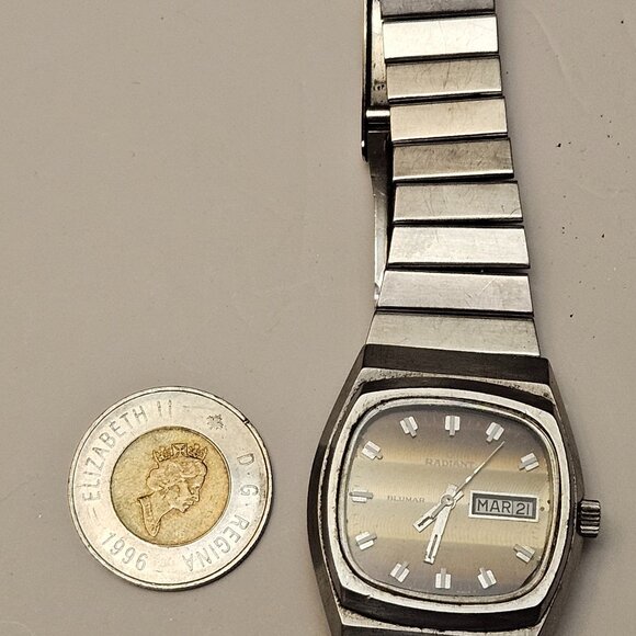 VINTAGE 70s Radiant Automatic Day/Date Swiss Tonneau Watch | Retro Blumar - Picture 2 of 16